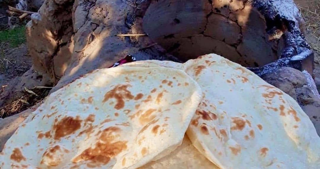 من خبز التنور تبدأ الحكاية؛ حكاية دفء وسلام.